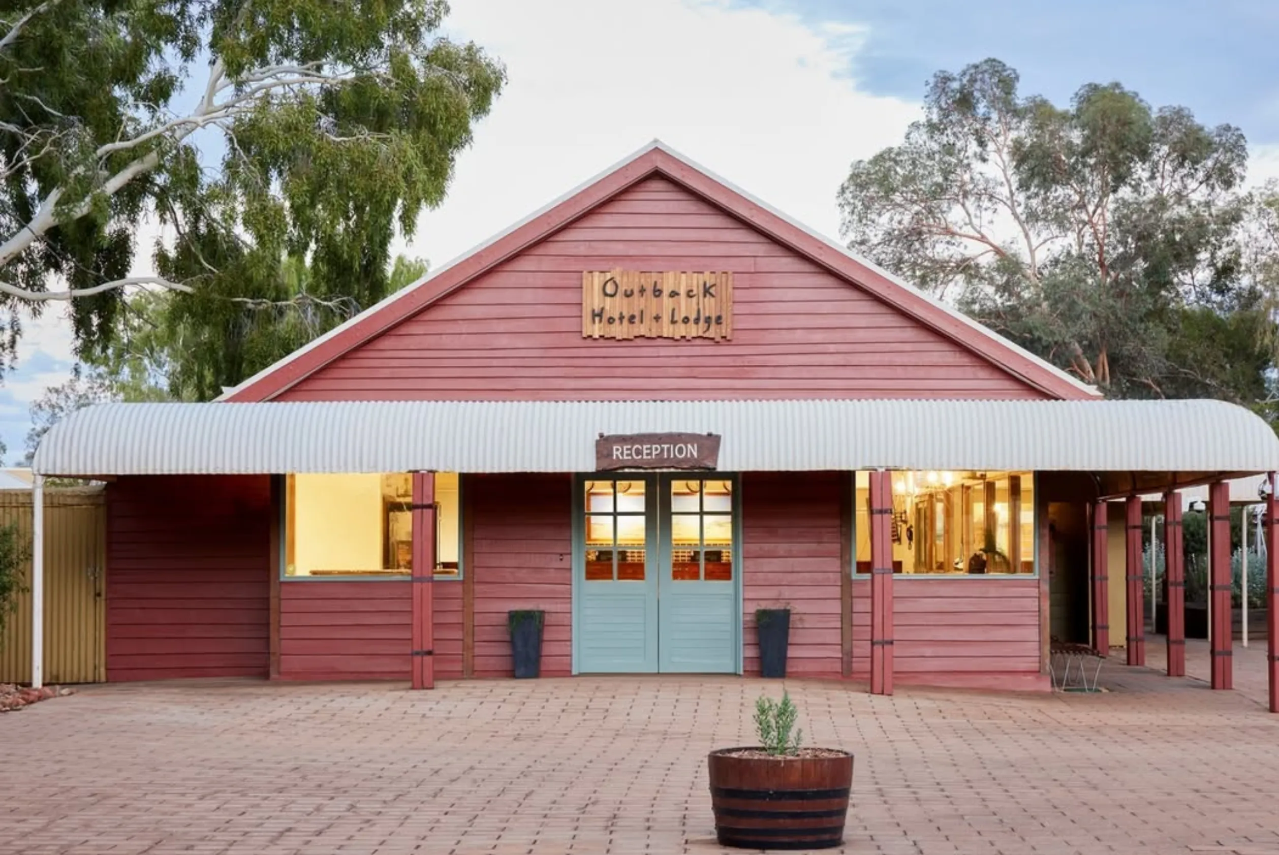 budget hotels Yulara